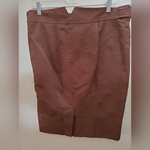 Pre-owned made in Italy textured pencil skirt in like new condition - Picture 3 of 5